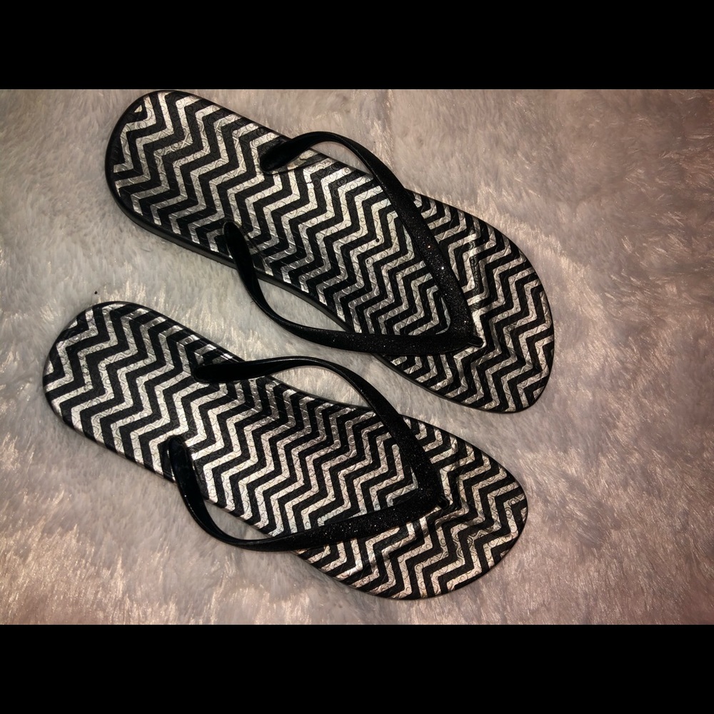 FLIP FLOPS - Picture 2 of 3